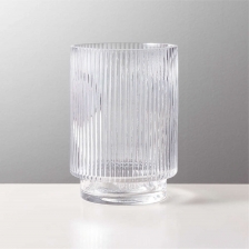 Vase en verre cannelé