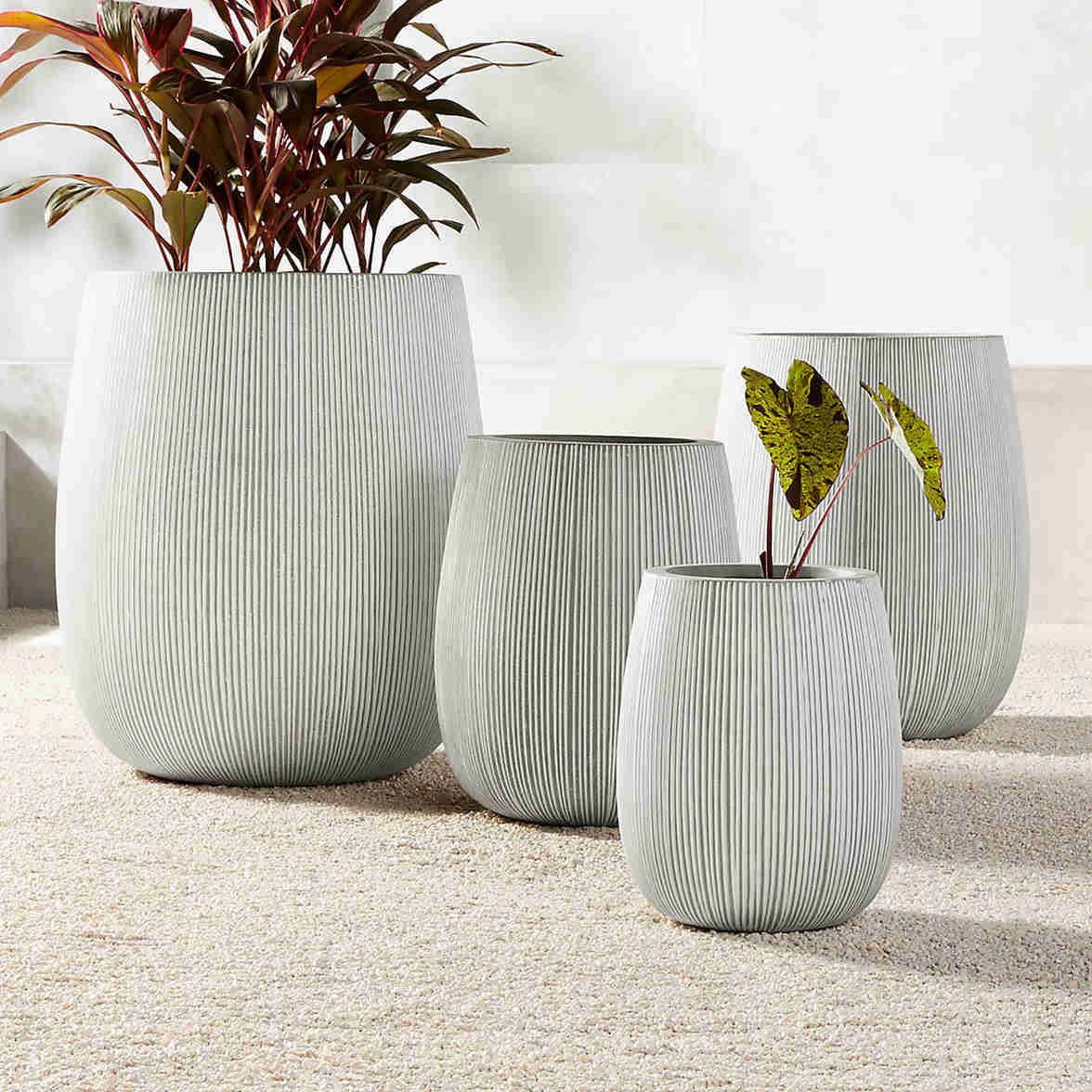 Cemento gris interior/plantador al aire libre medio